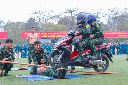 Mãn nhãn với màn biểu diễn võ thuật của lực lượng vũ trang Nghệ An