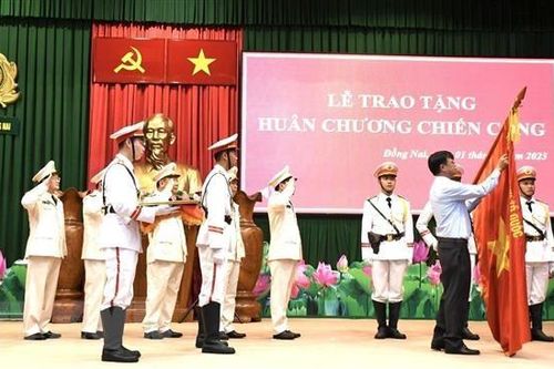 Trao thưởng cho tập thể, cá nhân vụ triệt phá buôn lậu xăng ở Đồng Nai