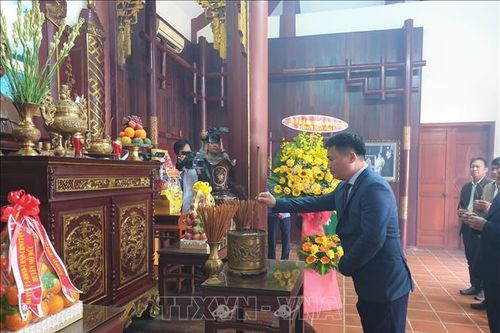 Dâng hương tưởng niệm 117 năm Ngày sinh Thủ tướng Phạm Văn Đồng