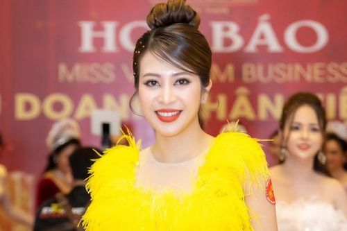 Á hậu Lan Hương ngày càng trẻ trung và quyến rũ