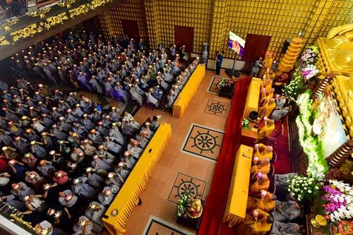 Chùa Giác Ngộ thắp hoa đăng kỷ niệm ngày Đức Phật xuất gia