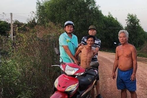 Kẻ mang 4 tiền án đưa vợ đang nuôi con nhỏ đi... ăn trộm