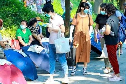 'Sàn giao dịch' kết hôn: Nơi bố mẹ rải sơ yếu lý lịch của con để tìm bạn đời như đi chào hàng, càng giàu, càng nhiều bất động sản 'giá' càng cao
