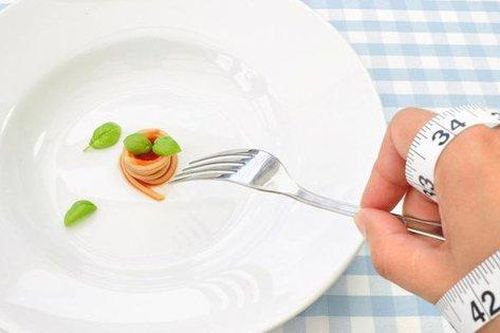 Bé 13 tuổi nhập viện vì luôn ám ảnh muốn giảm cân, bác sĩ chỉ rõ những trẻ có dấu hiệu này cần đi khám chuyên khoa tâm thần!
