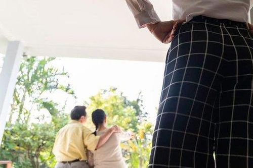Sốc: Nam giới ở độ tuổi 70 có xu hướng ngoại tình mạnh nhất, biết nguyên nhân mới bất ngờ