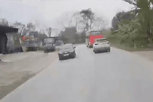 Thót tim cảnh xe tải 'đấu đầu' xe khách khiến nhiều người thương vong