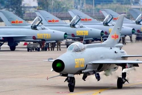 Không quân Trung Quốc chuẩn bị chia tay tiêm kích J-7