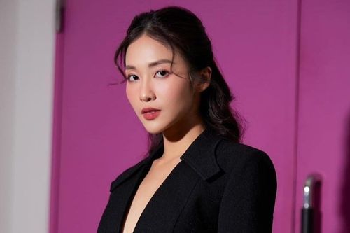 Lý do trang phục sọc ngang 'hại' Khả Ngân