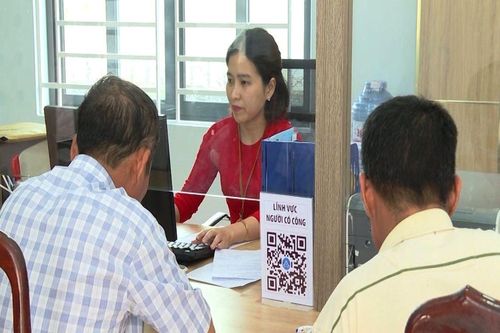 Đưa tiếng Mông vào bộ thủ tục hành chính ở Cư K'nia