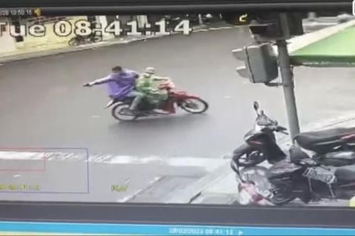Truy bắt nóng 2 'con nghiện' bắn nhau giữa phố
