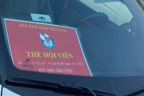 Những vật dụng tài xế cố tình trưng lên xe để 'ra oai' với CSGT
