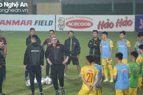U23 Việt Nam 'nhồi thể lực' trong buổi tập đầu tiên