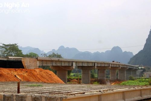 Cầu Thanh Nam (Con Cuông) thi công chậm vì vướng giải phóng mặt bằng