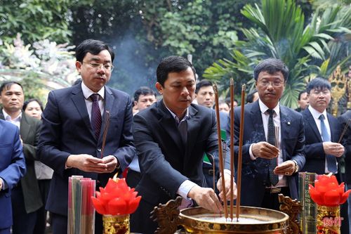 Dâng hương tưởng nhớ 646 năm ngày mất 'Nữ trung hào kiệt' Nguyễn Thị Bích Châu