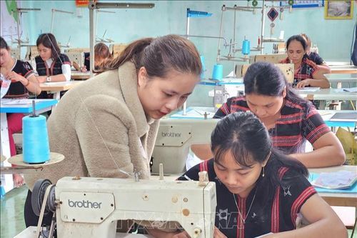 Giúp đồng bào dân tộc thiểu số làm chủ kinh tế