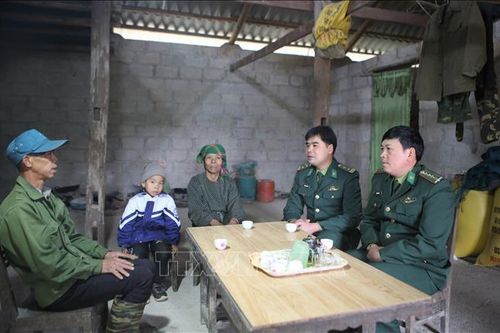 Bộ đội biên phòng sát cánh cùng nhân dân xây dựng nông thôn mới