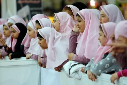 Iran điều tra vụ hàng trăm nữ sinh ngộ độc bí ẩn trên khắp cả nước