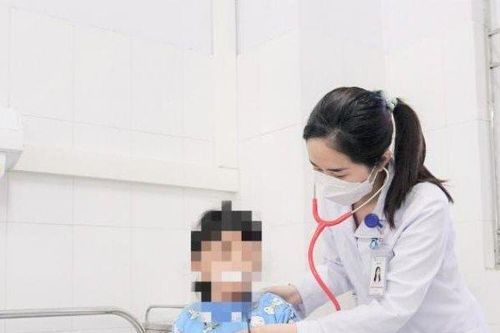 Bé 6 tuổi nhập viện cấp cứu vì ăn bim bim tẩm thuốc chuột