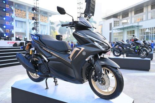 Những mẫu xe tay ga cốp rộng khổng lồ dành cho phái mạnh