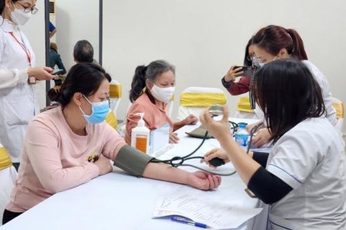 Người dân hộ cận nghèo, đối tượng bảo trợ được khám sức khỏe