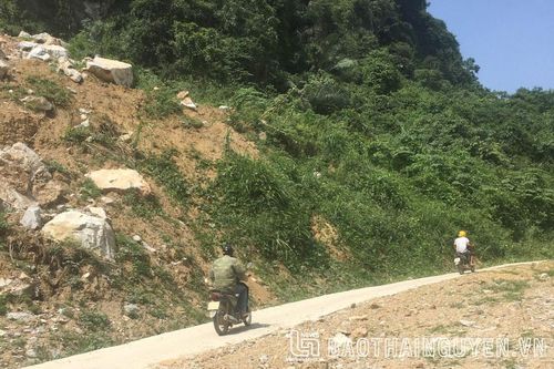 Đồng Hỷ: Sớm di dời 4 hộ dân khỏi vùng có nguy cơ sạt lở đá