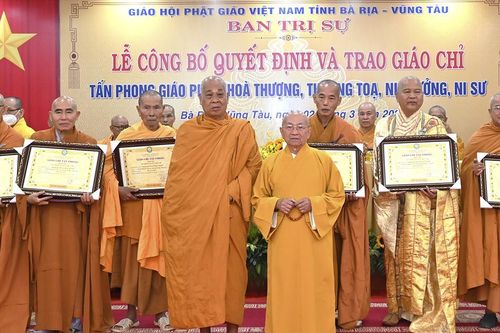 Bà Rịa-Vũng Tàu: Trao giáo chỉ tấn phong giáo phẩm đến 216 vị Tăng Ni