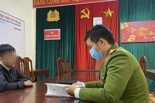 Đột nhập 7 trường học để 'chôm' heo đất
