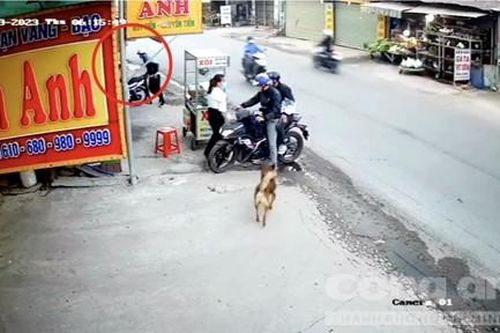 Nữ công nhân mua được chiếc xe, chưa gắn biển số đã bị dàn cảnh trộm mất