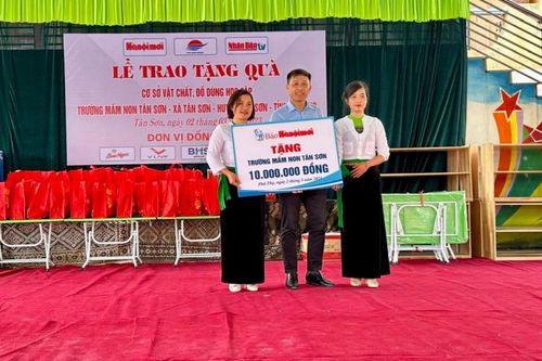 Trao tặng những phần quà ý nghĩa cho Trường Mầm non Tân Sơn (tỉnh Phú Thọ)