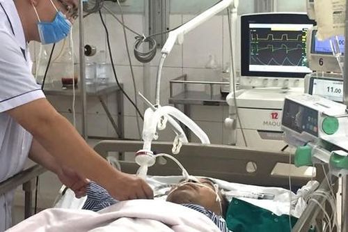 Ca mổ xuyên đêm giành giật sự sống cho người đàn ông bị dao bầu đâm xuyên thành ngực