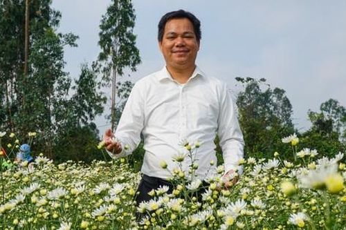 Tiến sĩ mang hoa đẹp xứ lạnh về trồng thành công ở Đà Nẵng
