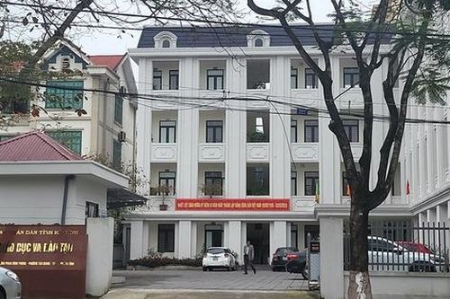 Khởi tố 3 đối tượng trong vụ 'thổi giá' thiết bị giáo dục ở Hà Tĩnh