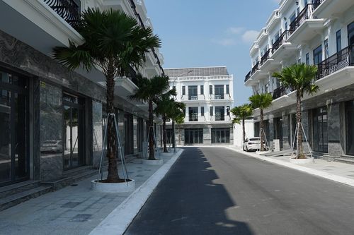 Dãy nhà phố tiền tỷ được xây dựng trái phép giữa Vĩnh Long
