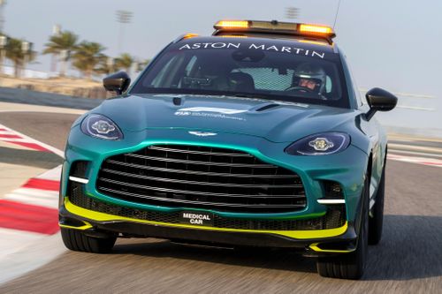Aston Martin DBX707 được sử dụng làm xe y tế cho giải đua F1 2023