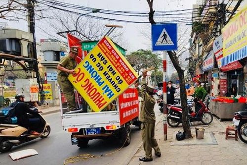 Lập lại trật tự trên tuyến đường Khương Đình