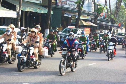 Đà Nẵng ra quân xử lý vi phạm liên quan đến shisha, bóng cười