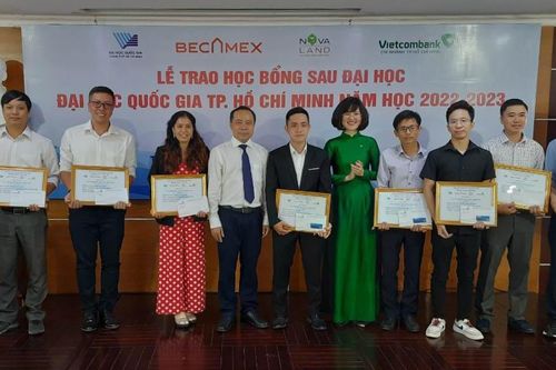 Đại học Quốc gia TP Hồ Chí Minh trao 29 suất học bổng cho học viên cao học, nghiên cứu sinh