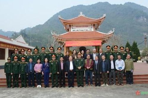 Ban Công đoàn Quốc phòng hành quân về nguồn
