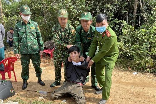 Bắt giữ đối tượng vận chuyển 12.000 viên ma túy tổng hợp tại vùng núi Quảng Trị