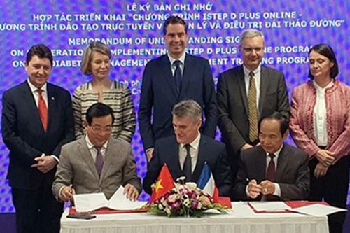 Bộ trưởng Pháp thăm Sanofi Việt Nam