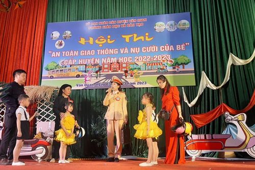 Trẻ mầm non Lạng Sơn vui học trong Hội thi an toàn giao thông và nụ cười của bé