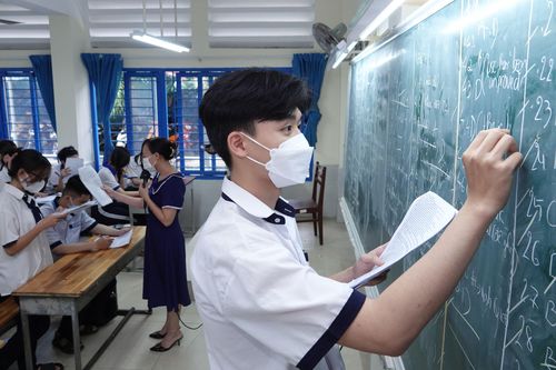 Định hướng ôn tập thi tốt nghiệp THPT năm 2023 từ đề tham khảo