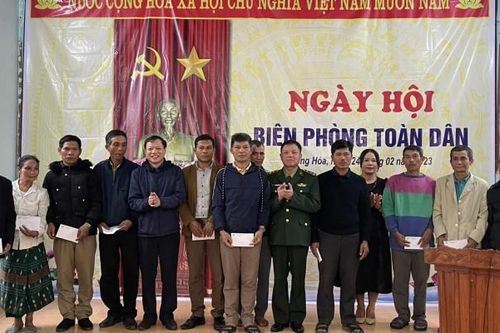 Quảng Bình: Nhiều phần quà ý nghĩa được trao tặng nhân kỷ niệm Ngày hội Biên phòng năm 2023