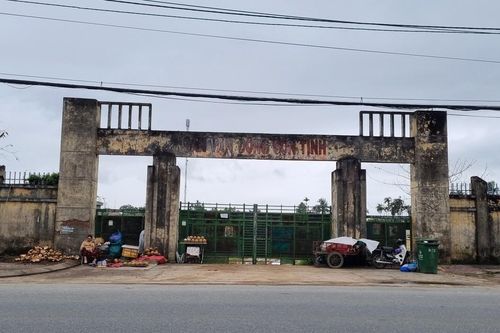 Quảng Ngãi: Sân vận động 14.000m2 nhiều năm bỏ hoang lãng phí