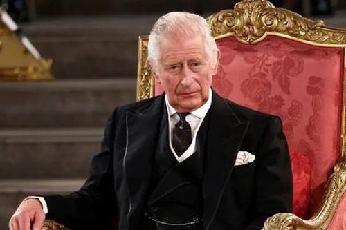 Không ai muốn biểu diễn trong lễ đăng cơ của Vua Charles
