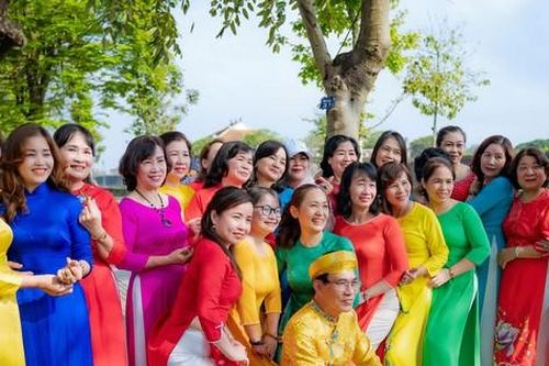 Ngắm áo dài và thưởng thức tinh hoa ẩm thực Cố đô dưới chân Hoàng thành Huế