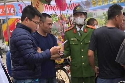 Truy bắt đối tượng đâm chết người đàn ông ở hội làng