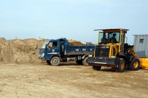 Cát khan hiếm, giá tăng phi mã, dân miền Trung lo 'vỡ kế hoạch' xây nhà
