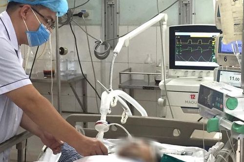 Người đàn ông vào cấp cứu giữa đêm với dao cắm sâu ngực trái, đập theo nhịp tim