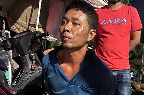 Ném gạch vào thiếu tá công an khi bị giữ xe do vi phạm nồng độ cồn